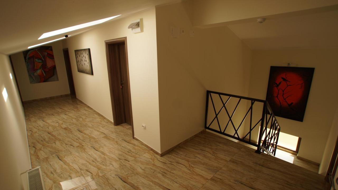 Vila Fara Nume นาโวดาริ ภายนอก รูปภาพ